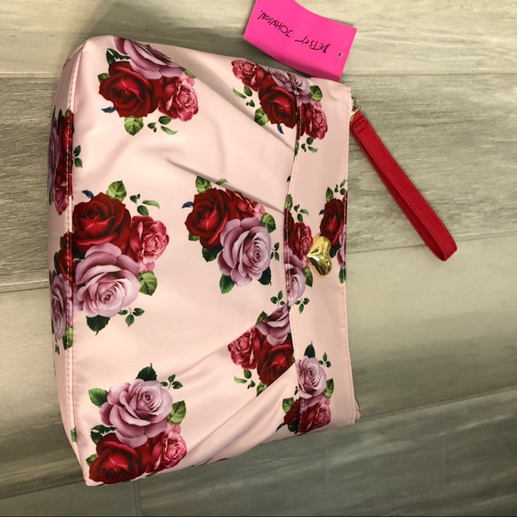📣HP📣Betsy Johnson Nylon Pleated Floral Wristlet - Picture 2 of 7